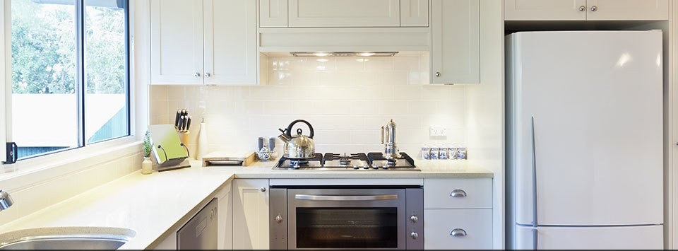 Cuisine équipée d'appareils électroménagers